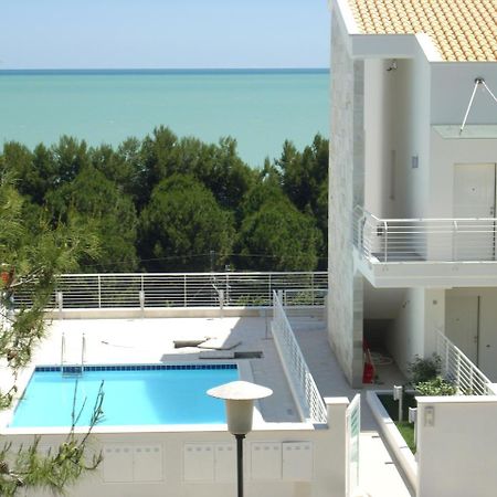Cerrano Park Resort Пинето Екстериор снимка