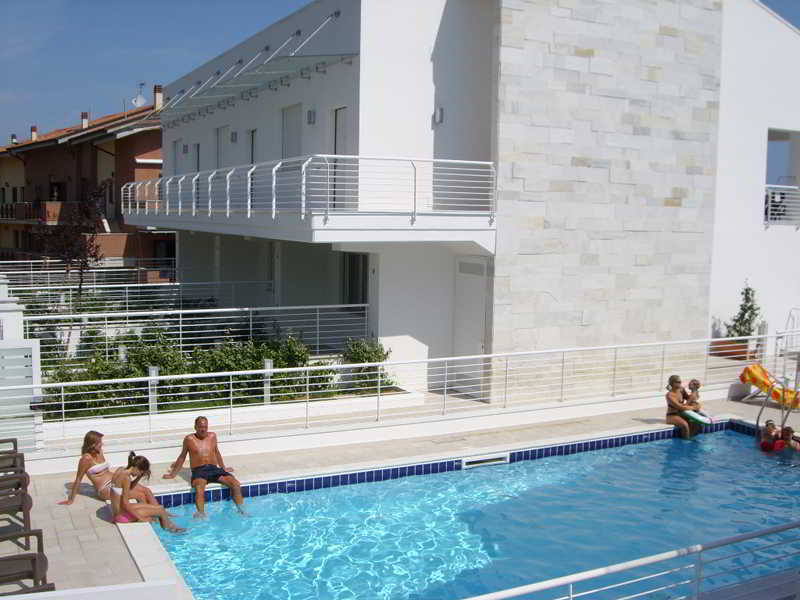 Cerrano Park Resort Пинето Екстериор снимка